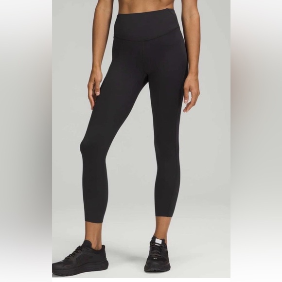 lululemon athletica Pants - Lululemon Base Pace High-Rise Leggings Size 6 / 23.5" Inseam Black Crops Capri